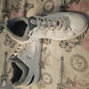 On running the Roger cloudtec sneakers, white leather men's 8.5